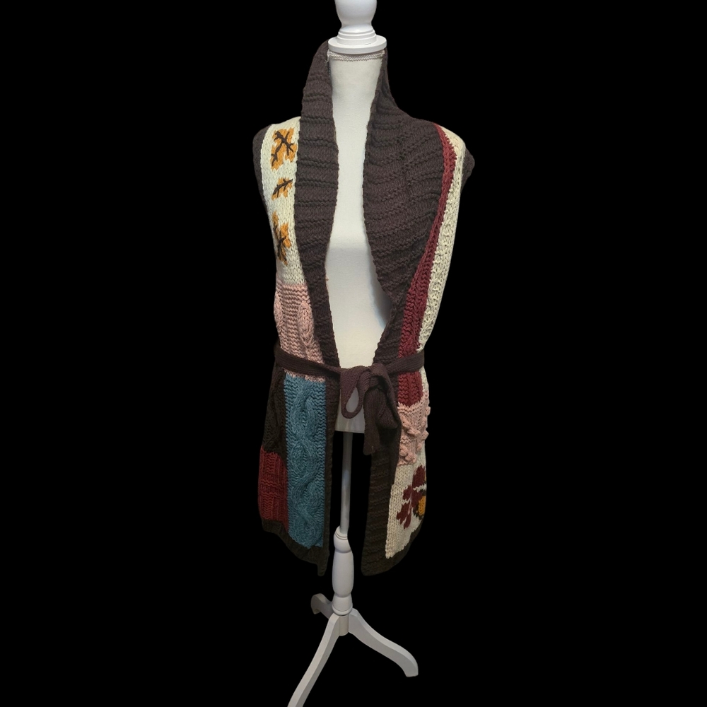 Vertigo Paris Multicolor Knit Sleeveless Cardigan